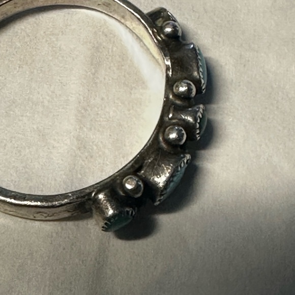 Vintage Native American Turquoise and Green Stone Silver Ring - Picture 6 of 11